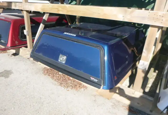 2014 - 2018 GMC Sierra or Chevrolet Silverado 6'6 G1K Blue Cap in Other Parts & Accessories in Kitchener / Waterloo - Image 2