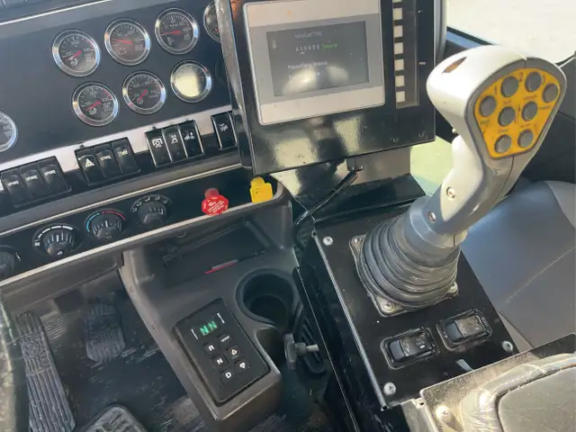 2016 Kenworth T800 in Heavy Trucks in Calgary - Image 16