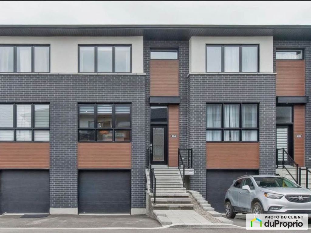 $579,000 - Townhouse for sale in Blainville — photo 1