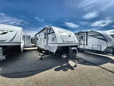 Perfect Couples Trailer! Large Rear Bath, Dual Entry, U-Dinette, Sofa, Walk-in Closet & MORE! 2025 S...