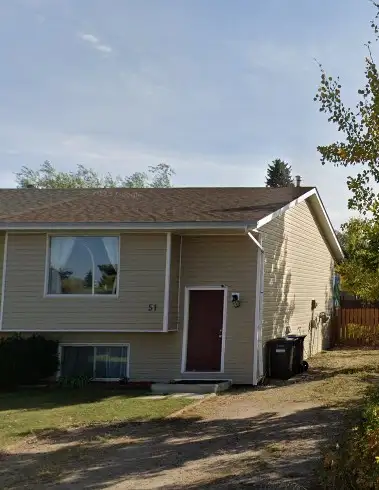 51 Westview Drive, Sylvan Lake This well-maintained 3-bedroom, 1.5-bath half duplex in Sylvan Lake i...