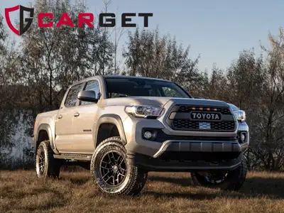 CARGET AUTOMOTIVE is thrilled to offer this 2021 Toyota Tacoma Double Cab, a rugged midsize pickup o...