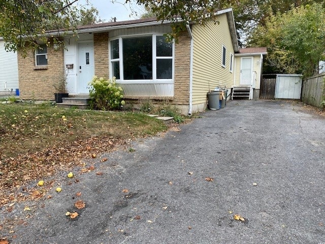 38 Calderwood Drive - Upper - 4 bed, 1 bath - STUDENTS ** FIRST 2