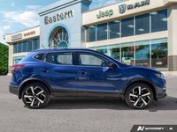 | Heated Front Seats | Heated Steering Wheel | Power Moonroof | NissanConnect Featuring Apple CarPla... (image 5)