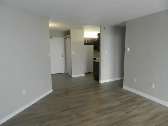 SPACIOUS TWO BEDROOM TWO BATHROOM APARTMENT AVAILABLE- DOWNTOWN  in Long Term Rentals in Dartmouth - Image 6