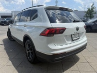 Humberview Volkswagen on the Queensway This Certified Pre-Owned 2022 Volkswagen Tiguan Comfortline 4... (image 4)