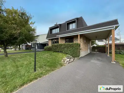Située dans le quartier Pierre-Boucher du Vieux-Longueuil, cette lumineuse propriété entretenue avec...