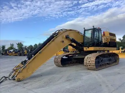 2011 Caterpillar 374DL in Heavy Equipment in Laval / North Shore - Image 2