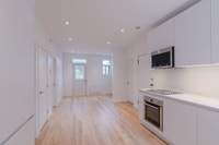 Renovated Akelius three bedroom apartment for rent. Located near avenue Mariette in the Notre-Dame-D... (image 4)