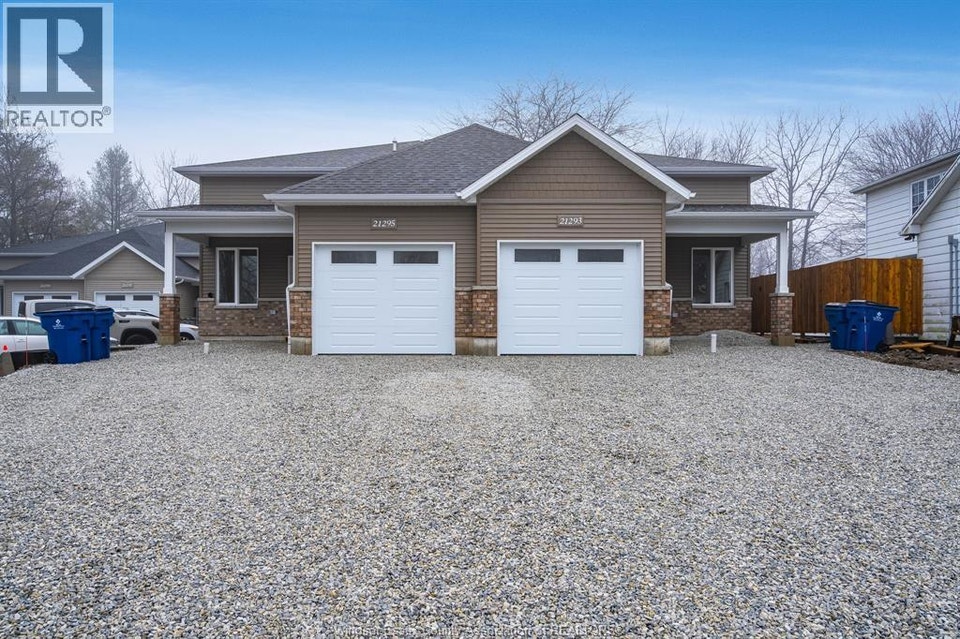 21293 Harbour ROAD Unit# 2 Wheatley, Ontario 1