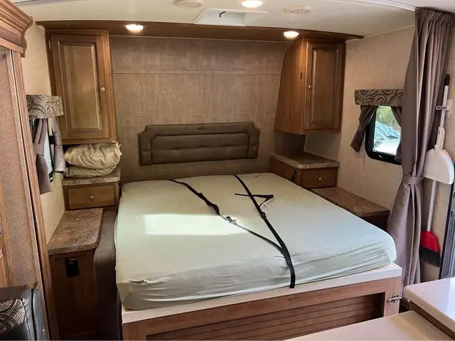 2017 FOREST RIVER FLAGSTAFF MICRO LITE 25BHS-FINANCE AVAILABLE!  in Cargo & Utility Trailers in Winnipeg - Image 15