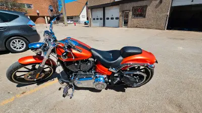 Selling 2014 Harley Breakout with 26000kms. This bike has been well kept and serviced. Comes with St...