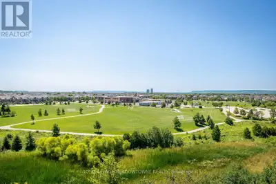 Welcome to 607-1419 Costigan Road in Milton's desirable Clarke neighbourhood. This top floor 1 bedro...