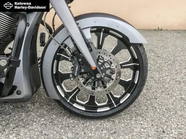 2016 Victory Motorcycles Magnum X-1 Stealth Edition in Sport Touring in Kelowna - Image 9