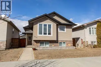 This well-kept bi-level in Timberlands checks a lot of boxes for first-time buyers and young familie...