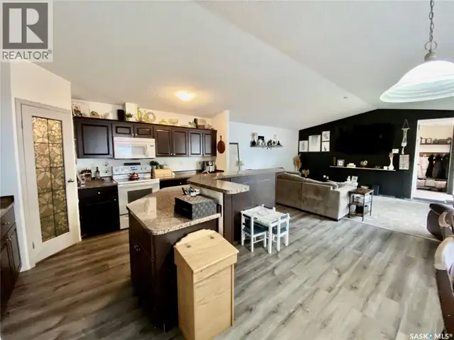 114 3 STREET E Carnduff, Saskatchewan in Houses for Sale in Regina - Image 2