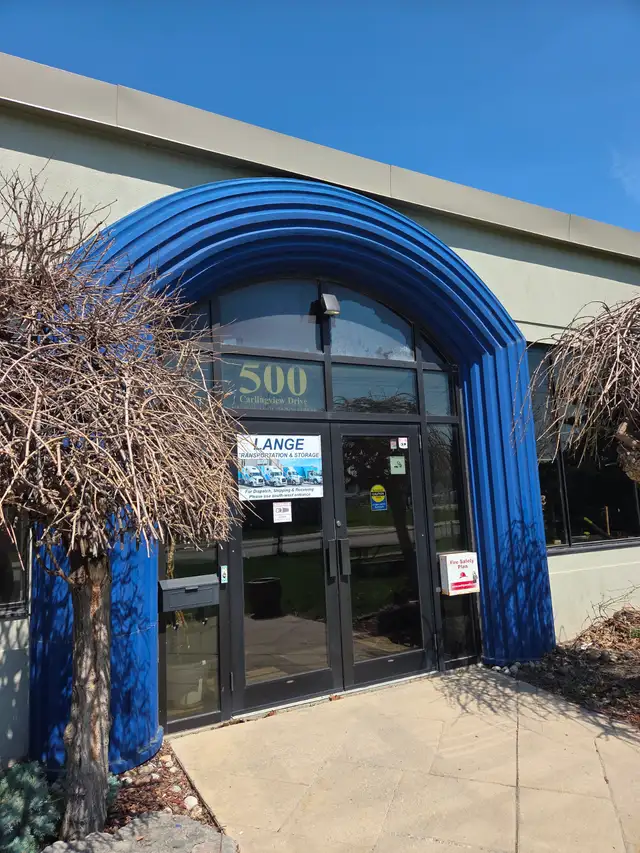 Open storage space Etobicoke daytime weekdays access only in Storage & Organization in Mississauga / Peel Region - Image 7