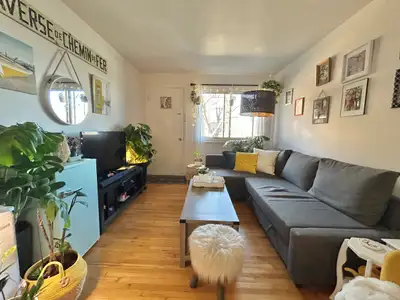 Appartement 3 et demi est situé dans un complexe immobilier localisé à Sainte-Foy à proximité de l’U...