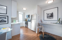 Fully renovated and stylish 2 bedroom suites on Nelson and Burrard, adjacent to the Central Business... (image 2)
