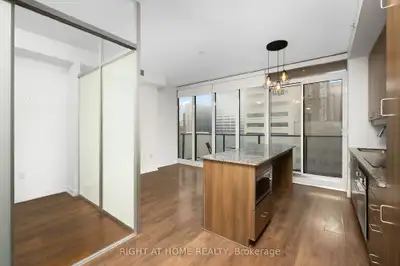 Price: $600,000/ $2,276/mo This stunning unit is located in the highly sought after Residences at RC...