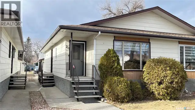 211 Maple STREET Maple Creek, Saskatchewan in Houses for Sale in Swift Current - Image 3