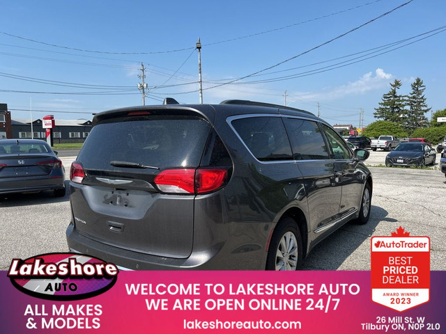 2017 Chrysler Pacifica Touring-L Touring-L in Cars & Trucks in Leamington - Image 4