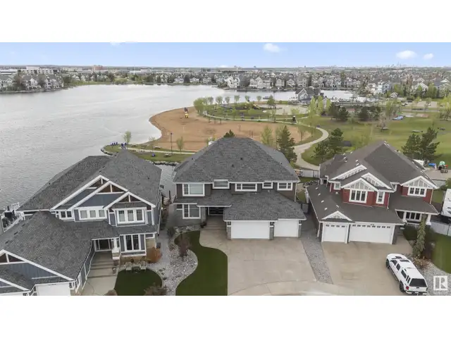 8818 19 AV SW Edmonton, Alberta62867602403457123