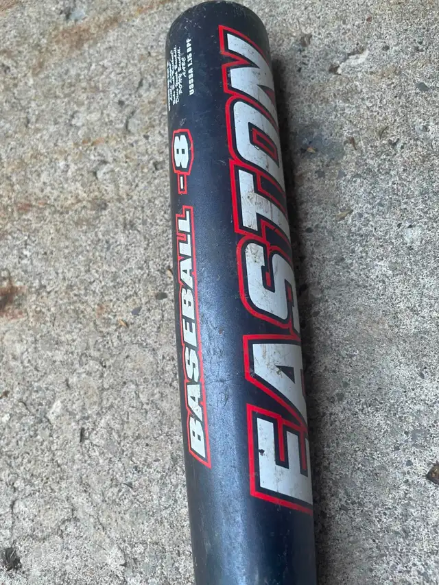 Easton Magnum Youth USA Baseball Bat 30: in Baseball & Softball in City of Toronto - Image 3
