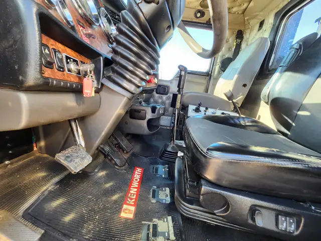2006 Kenworth T800B 8x6 Winch Truck Tri Axle 40 Ton Winch in Heavy Equipment in Laval / North Shore - Image 38