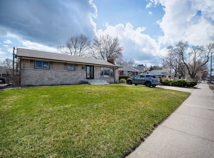 4.5-Bedroom, 3-Bathroom Home for Rent in Burlington. 4018 New St 2