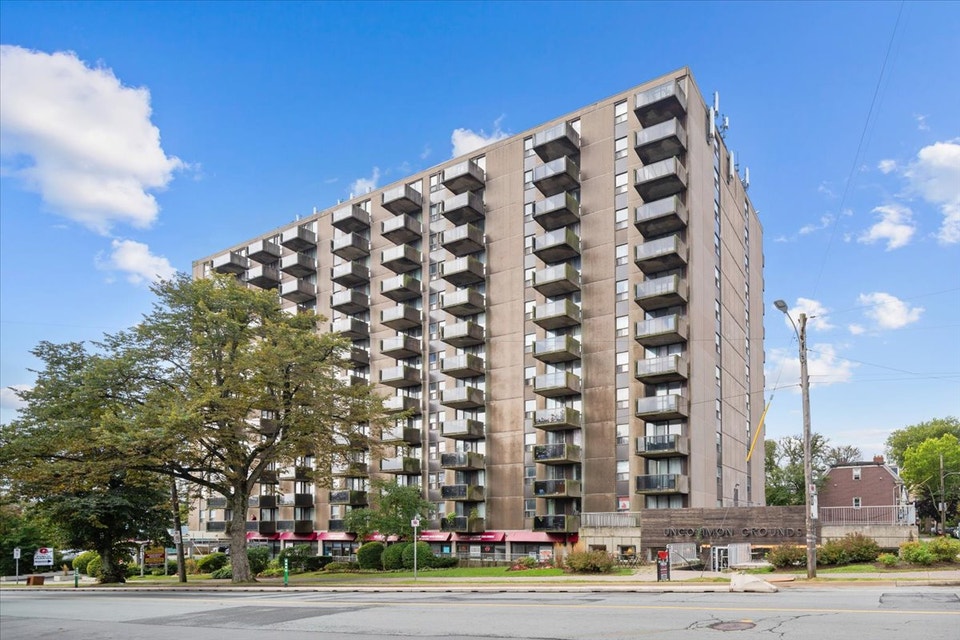 Newly renovated Penthouse for Rent in South End! 2