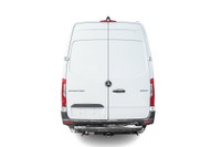 Full-length partition heavy-duty battery Windscreen, heated Auxiliary hot-water heater Heated seat f... (image 9)