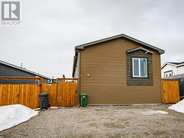 457 HALL CRESCENT Yellowknife, Northwest Territories in Houses for Sale in Yellowknife