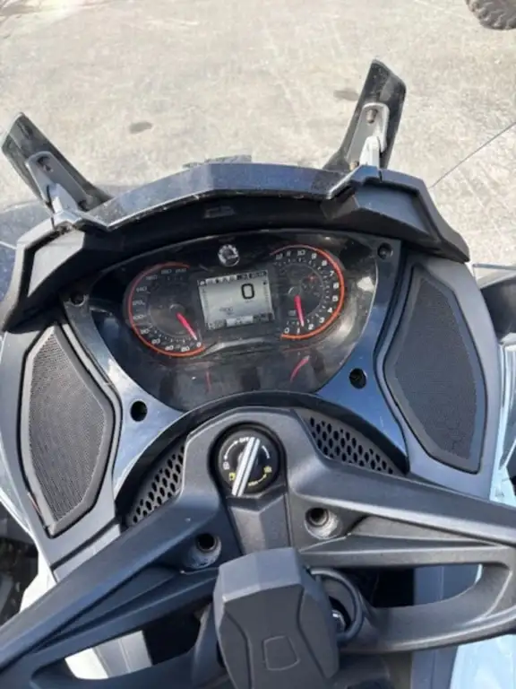 2012 Can-Am Spyder ST-S SE5 in Street, Cruisers & Choppers in Trenton - Image 4