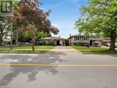 Welcome to this well-maintained detached backsplit in the desirable north end of Niagara Falls. This...
