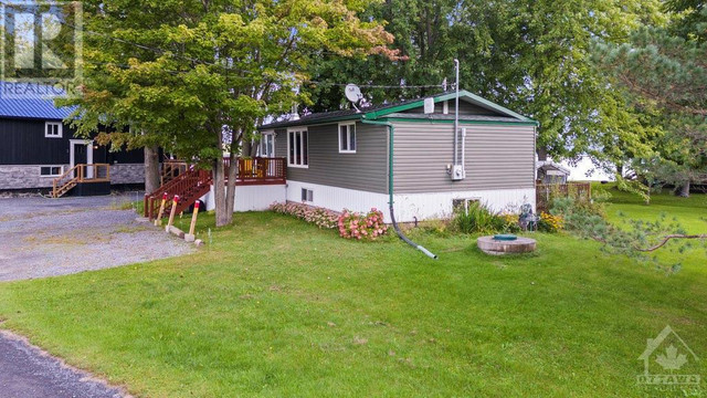 2919 OLD HIGHWAY 17 ROAD UNIT#4 Clarence-Rockland, Ontario in Houses for Sale in Ottawa - Image 2