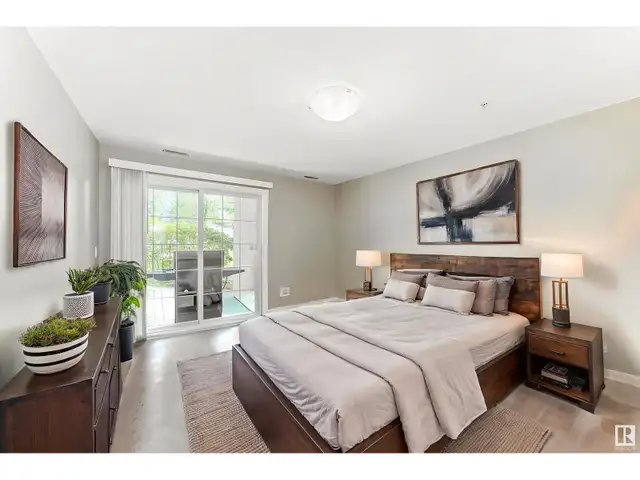 #107 12110 106 AV NW Edmonton, Alberta62864392497409123