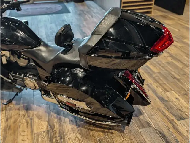 2016 Victory Motorcycles Cross Country Tour // Gloss Black in Sport Touring in Winnipeg - Image 13
