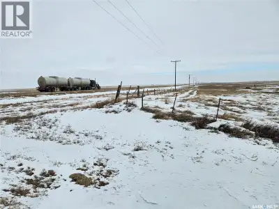 there are a few more acres seller bought the road allowance to put power to the sight he also put in...