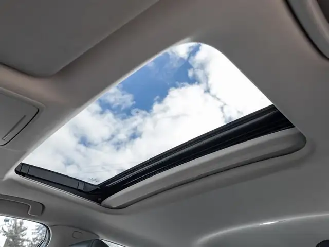 2022 Honda Civic Sedan Touring in Cars & Trucks in Oakville / Halton Region - Image 22