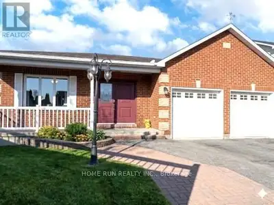 Beautiful 2 bedroom Bungalow in the heart of Stittsville close to parks, shopping, 5 minutes to the...