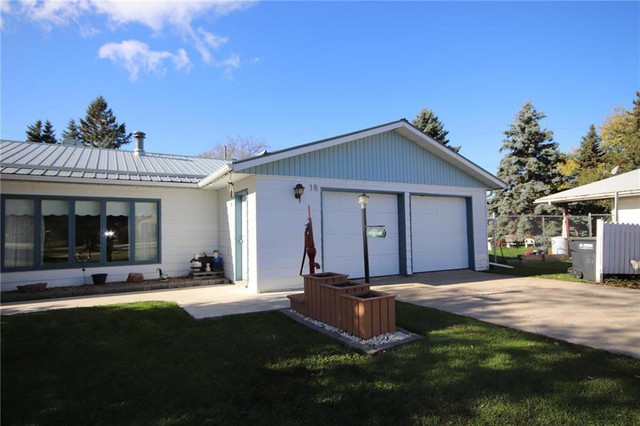 18 Lynwood Place Carman, Manitoba in Houses for Sale in Portage la Prairie - Image 2