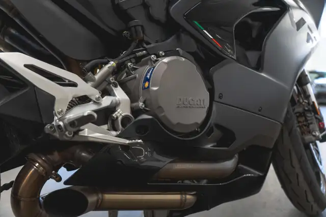 2025 Ducati Panigale V2 *BAS KMs!*5533992136638566421