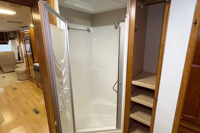 2006 Newmar Dutch Star 4028 – Pre-Owned Class A Motorhome. in RVs & Motorhomes in Red Deer - Image 37