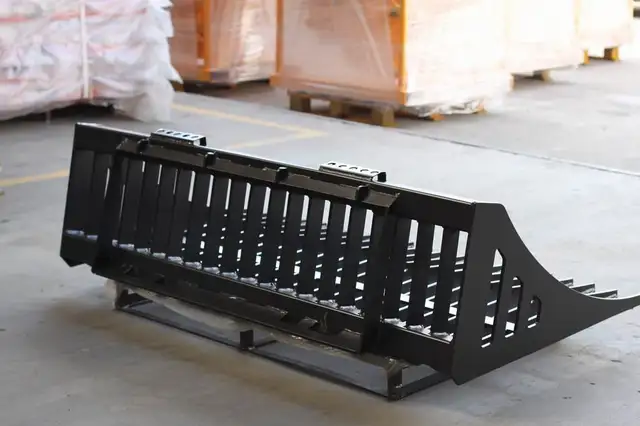 Heavy-Duty Skid Steer Rock Buckets | Skeleton Grapple Attachment in Heavy Equipment Parts & Accessories in Prince Albert - Image 4