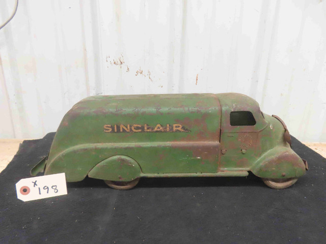 Wynadotte 1930's Pressed Metal Sinclair Fuel Delivery Truck in Arts & Collectibles in Vancouver
