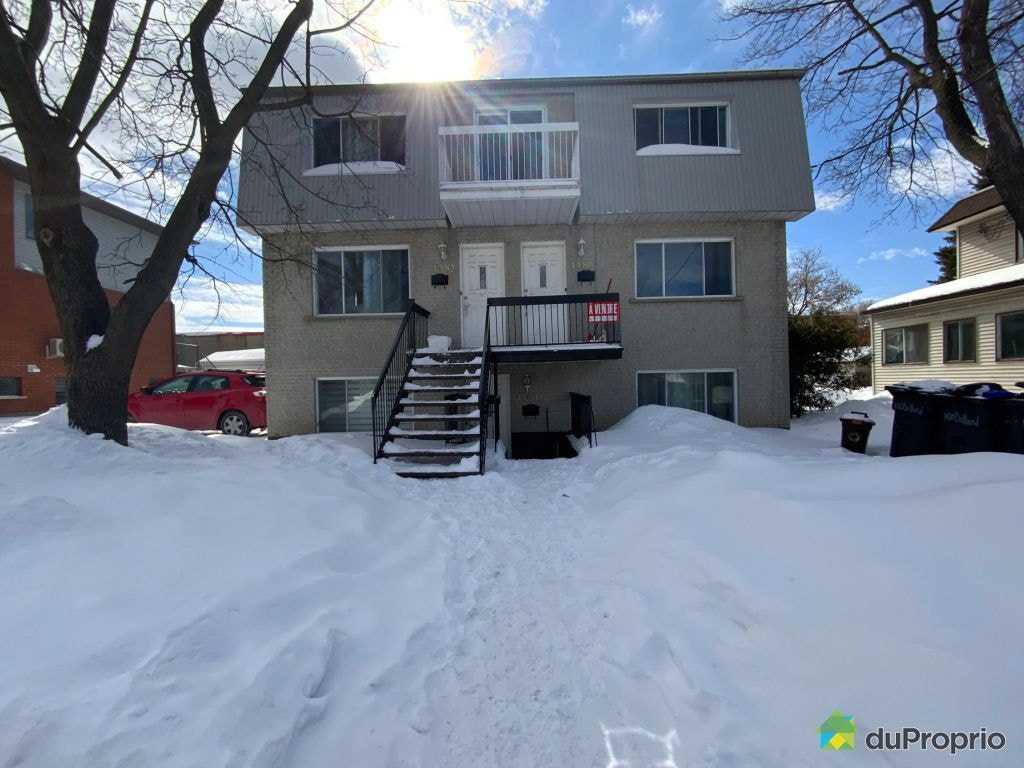 $920,000 - Triplex for sale in Longueuil (Vieux-Longueuil) — photo 1