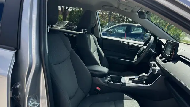 2021 Toyota RAV4 LE -NO ACCIDENT-LOW MILEAGE-BLIND SPOT MONITOR- in Cars & Trucks in Markham / York Region - Image 24