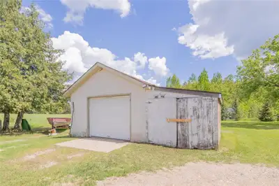 R17//Vassar/Fantastic opportunity to own this thoughtfully updated home in Vassar, MB! Set on a priv...