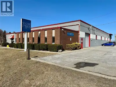 This spacious 5692 sq. ft. industrial/warehouse space is now available for lease. Unit has a high ce...